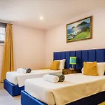 Dom wakacyjny Pinheiro Sun&beach House Ponta Delgada